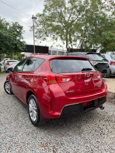 Toyota Auris miniatura 7