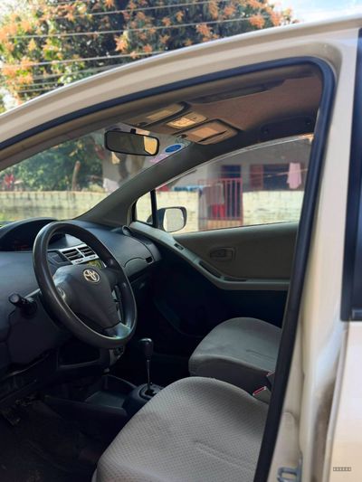 Toyota Vitz miniatura 9