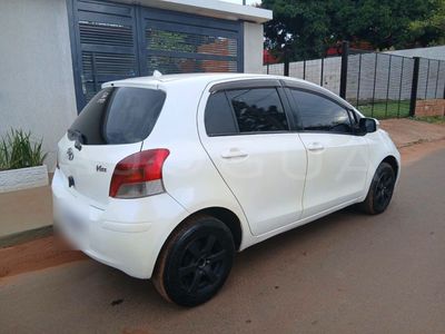 Toyota Vitz miniatura 8