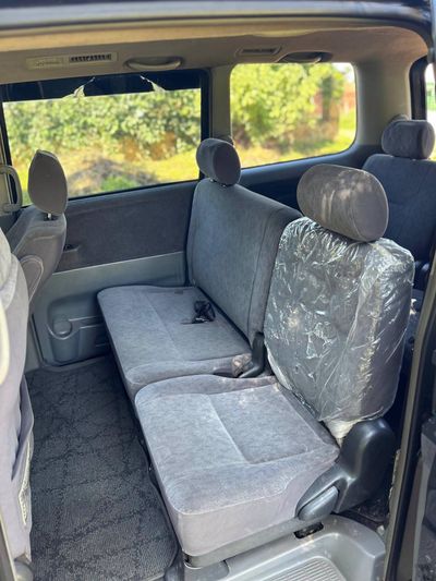 Toyota Voxy miniatura 8