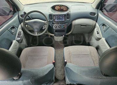 Toyota FunCargo miniatura 8