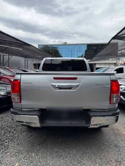 Toyota Hilux miniatura 8