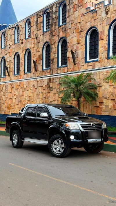 Toyota Hilux miniatura 2