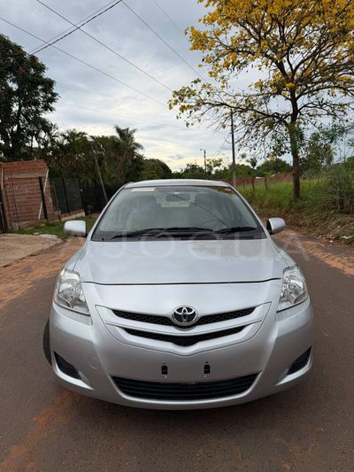 Toyota Belta miniatura 10