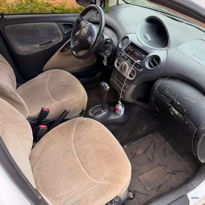 Toyota Vitz miniatura 7