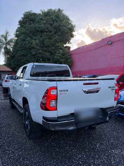 Toyota Hilux miniatura 4
