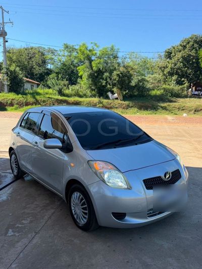Toyota Vitz miniatura 3