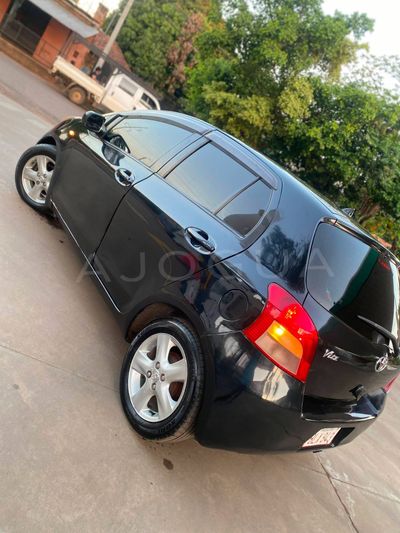 Toyota Vitz miniatura 12
