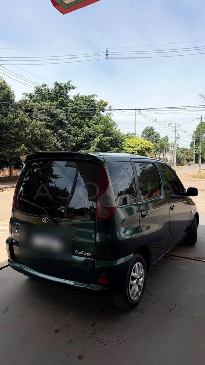 Toyota FunCargo miniatura 11