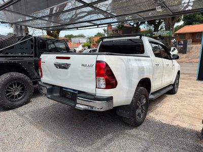 Toyota Hilux miniatura 5