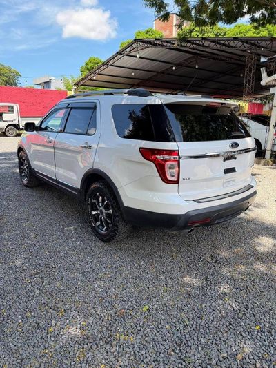 Ford Explorer miniatura 4