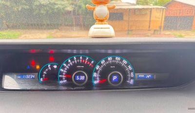 Toyota Noah miniatura 6