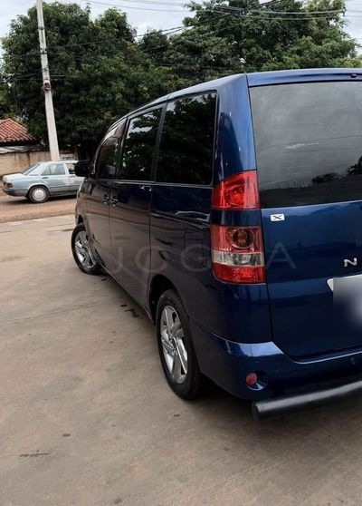 Toyota Noah miniatura 6
