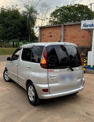 Toyota FunCargo miniatura 6