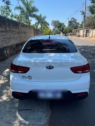 Kia Rio miniatura 4