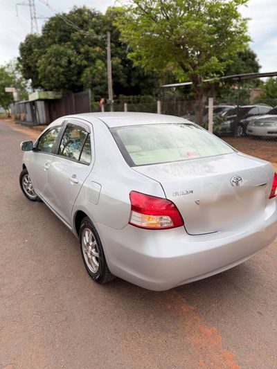 Toyota Belta miniatura 9