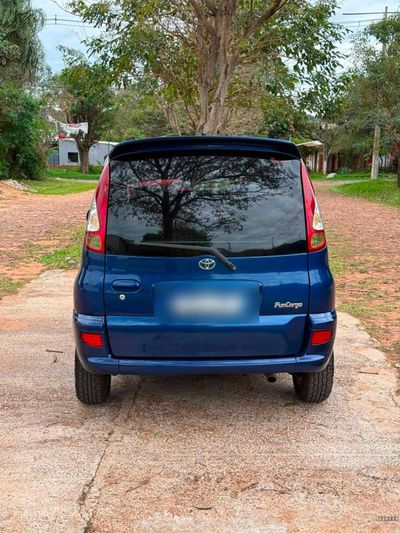 Toyota FunCargo miniatura 4