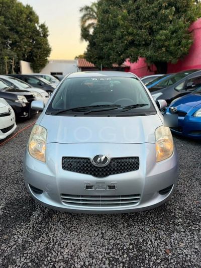 Toyota Vitz miniatura 3