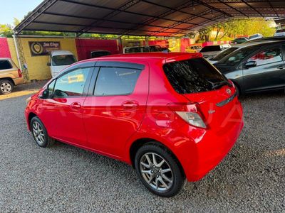 Toyota Vitz miniatura 4
