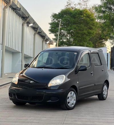 Toyota FunCargo 2003