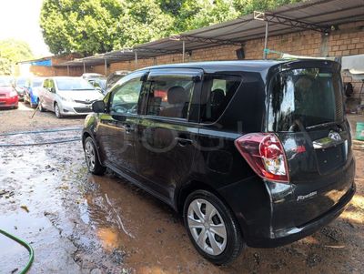 Toyota Ractis miniatura 4