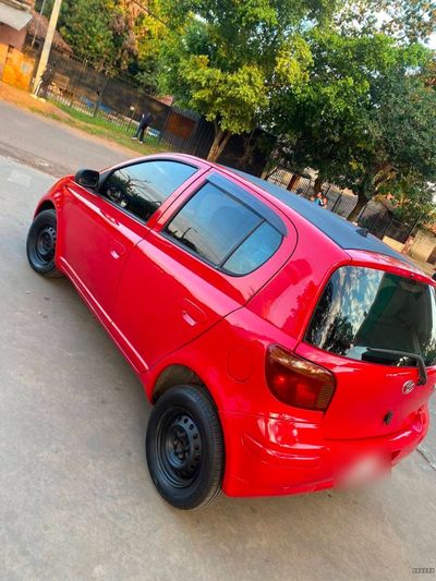 Toyota Vitz miniatura 4
