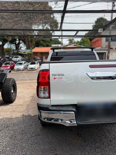 Toyota Hilux miniatura 2