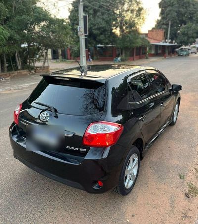 Toyota Auris miniatura 5