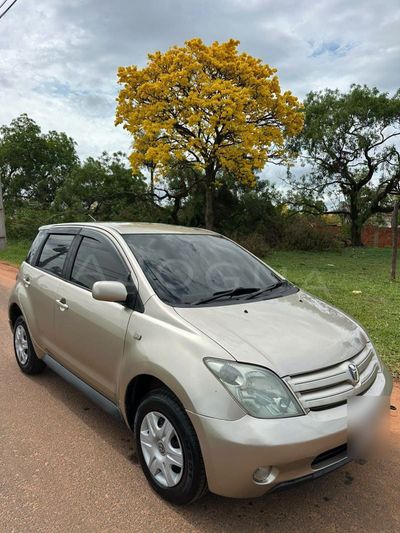 Toyota Ist miniatura 2