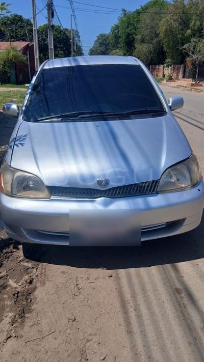 Toyota Platz 2001