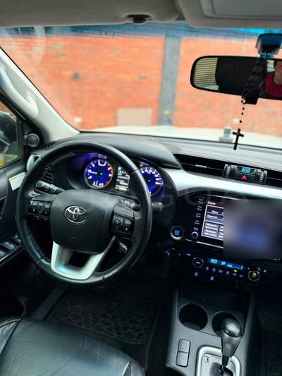 Toyota Hilux miniatura 10