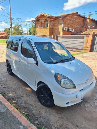 Toyota FunCargo miniatura 2