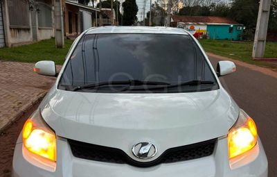 Toyota Ist miniatura 4