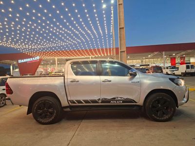 Toyota Hilux miniatura 6