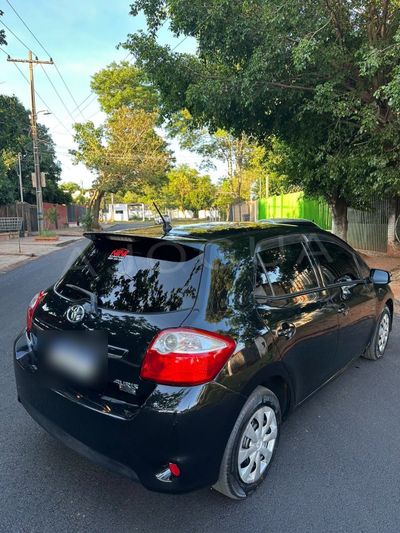 Toyota Auris miniatura 5