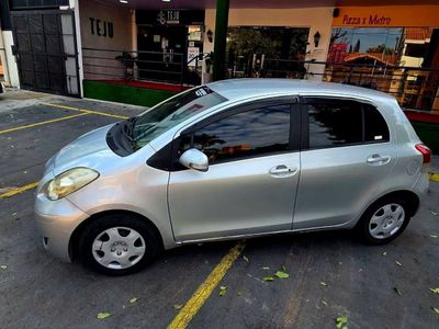 Toyota Vitz miniatura 4