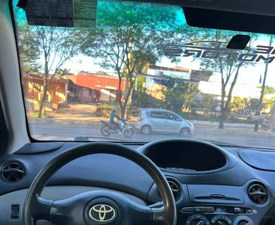 Toyota Vitz miniatura 10