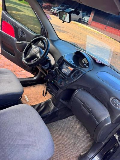 Toyota FunCargo miniatura 9
