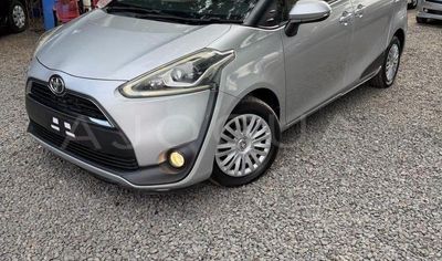 Toyota Sienta miniatura 3