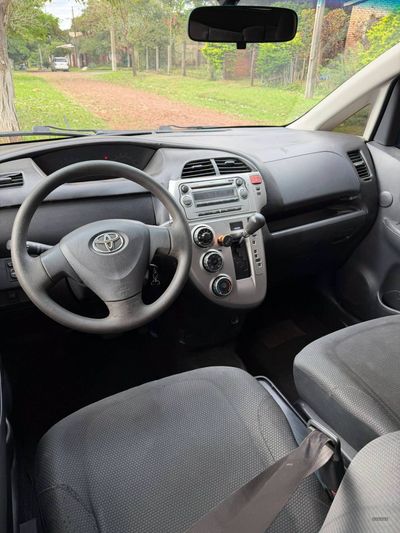 Toyota Ractis miniatura 8