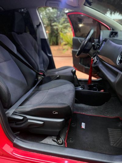 Toyota Vitz miniatura 10