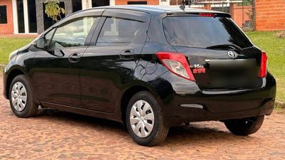 Toyota Vitz miniatura 2