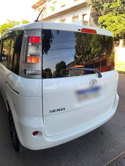 Toyota Sienta miniatura 17