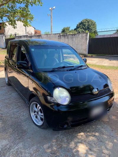 Toyota Sienta 2004