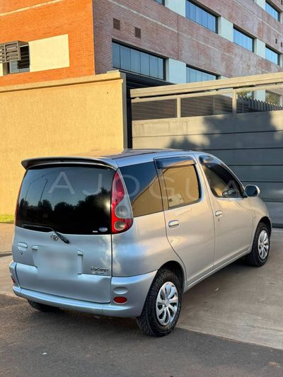 Toyota FunCargo miniatura 4