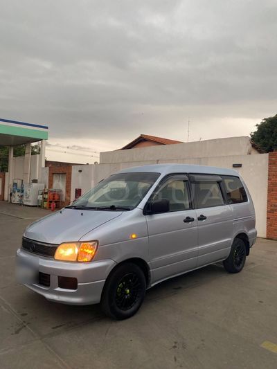 Toyota Noah 1998