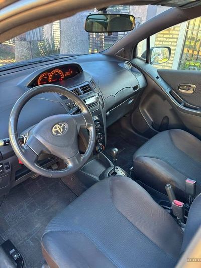 Toyota Vitz miniatura 8