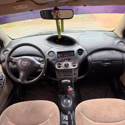 Toyota Vitz miniatura 9