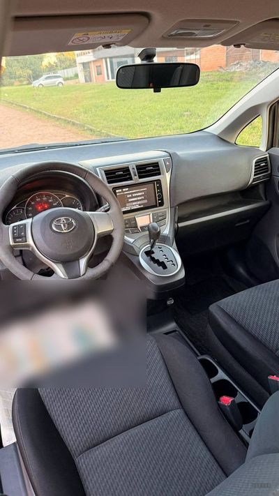 Toyota Ractis miniatura 5