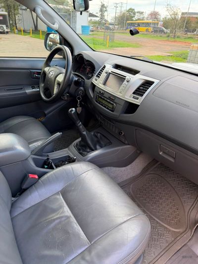 Toyota Hilux miniatura 3